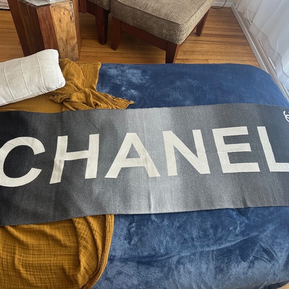 Chanel stole scarf black/white fade - Picture 2 of 2
